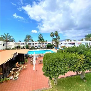  Apartamento Cozy One Bedroom With Spacious Terrace. Pool And Garden View